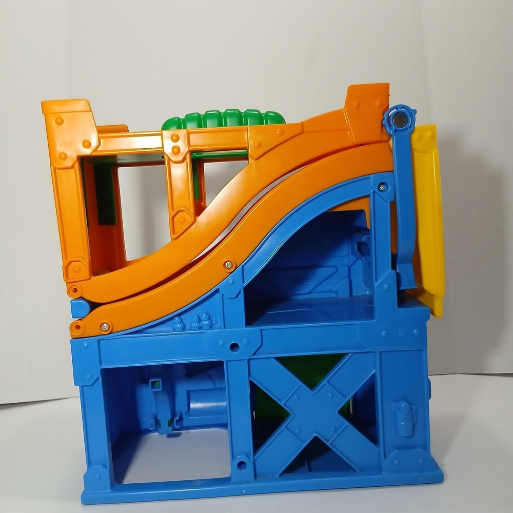 Disney Pixar Cars 2 Fisher Price Wheelies Racing Rivalry Fold & Go Ramp Track - Picture 3 of 3